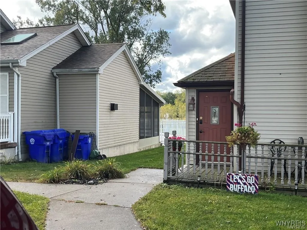 3279 Clinton Street 2, West Seneca, New York 14224, West Seneca, New York 14224, 3 Bedrooms Bedrooms, 8 Rooms Rooms,2 BathroomsBathrooms,Residential Lease,For Rent,3279 Clinton Street 2, West Seneca, New York 14224,0,B1649576