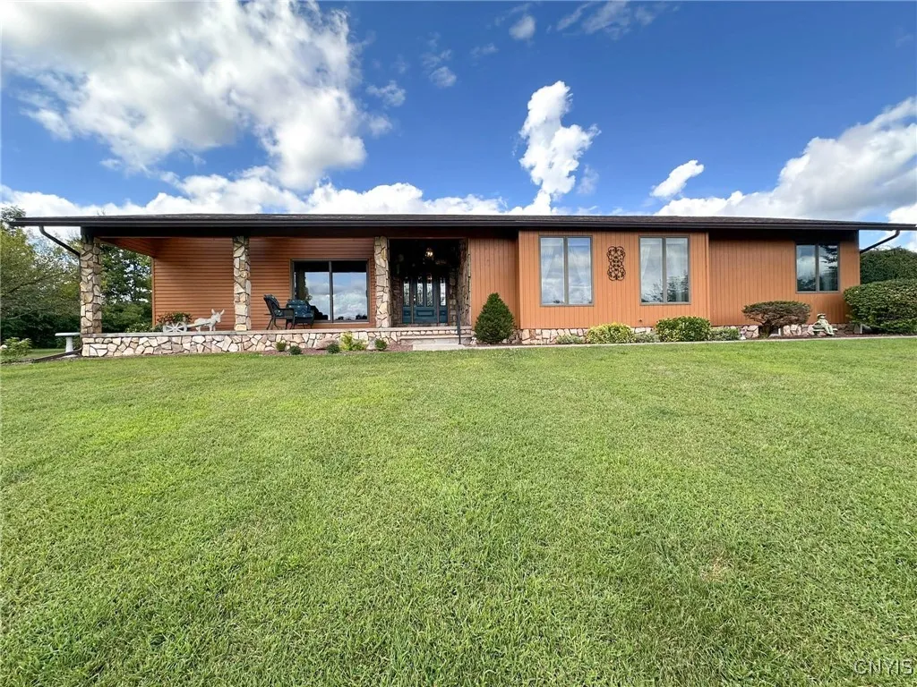 2354 Middle Road, Oneida, New York 13421, Oneida, New York 13421, 3 Bedrooms Bedrooms, 11 Rooms Rooms,2 BathroomsBathrooms,Residential,For Sale,2354 Middle Road, Oneida, New York 13421,0,S1649583