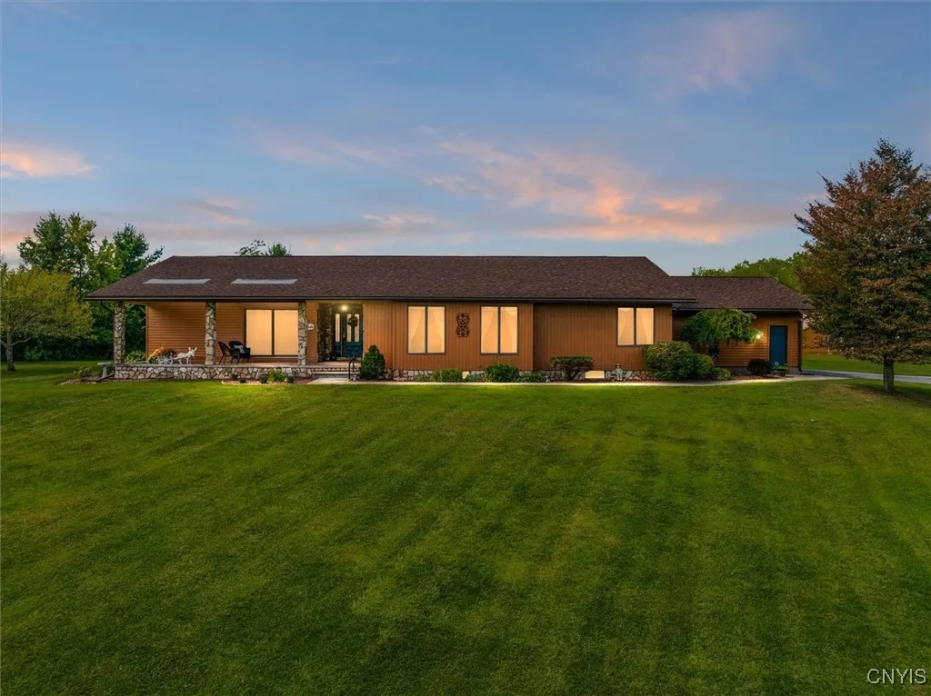 2354 Middle Road, Oneida, New York 13421, Oneida, New York 13421, 3 Bedrooms Bedrooms, 11 Rooms Rooms,2 BathroomsBathrooms,Residential,For Sale,2354 Middle Road, Oneida, New York 13421,0,S1649583