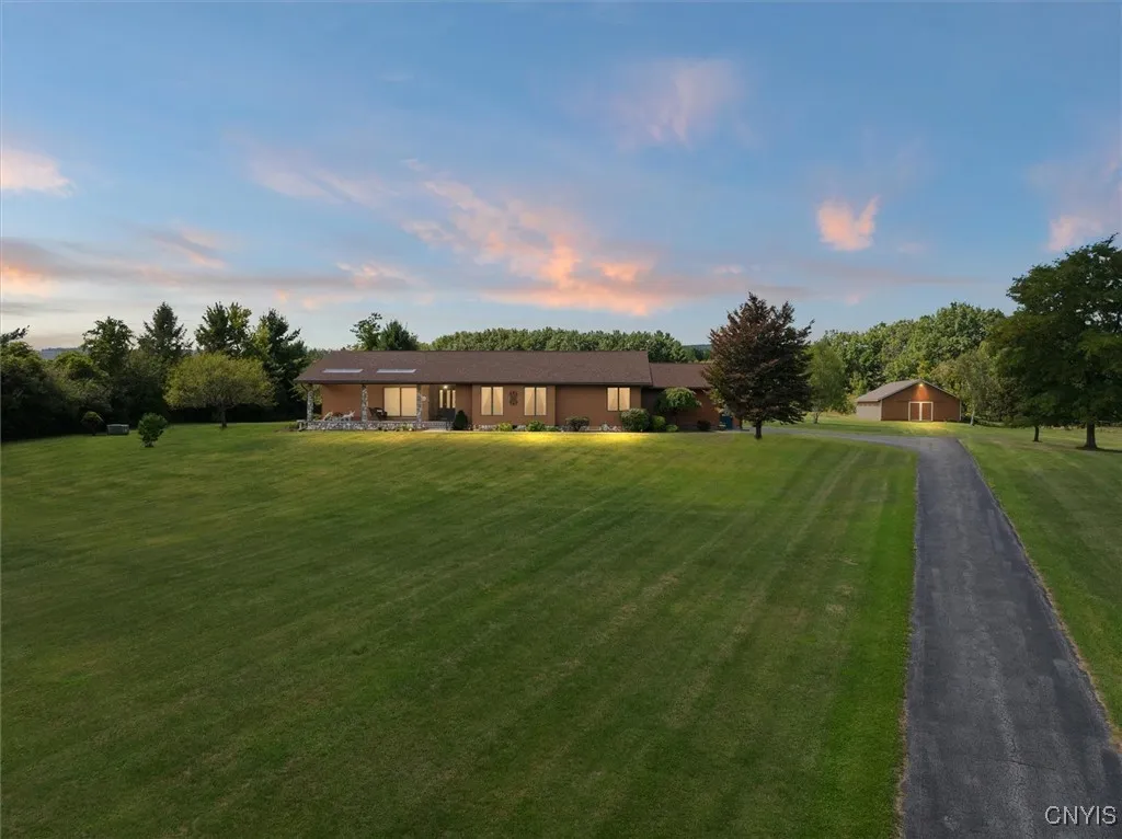 2354 Middle Road, Oneida, New York 13421, Oneida, New York 13421, 3 Bedrooms Bedrooms, 11 Rooms Rooms,2 BathroomsBathrooms,Residential,For Sale,2354 Middle Road, Oneida, New York 13421,0,S1649583