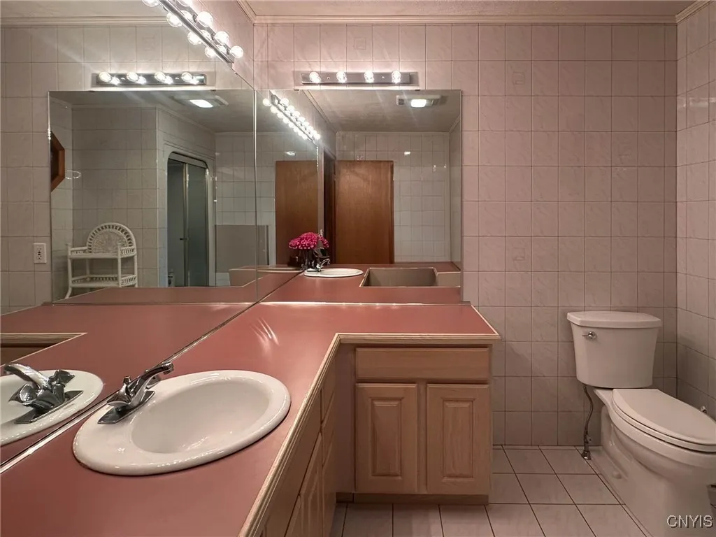 2354 Middle Road, Oneida, New York 13421, Oneida, New York 13421, 3 Bedrooms Bedrooms, 11 Rooms Rooms,2 BathroomsBathrooms,Residential,For Sale,2354 Middle Road, Oneida, New York 13421,0,S1649583