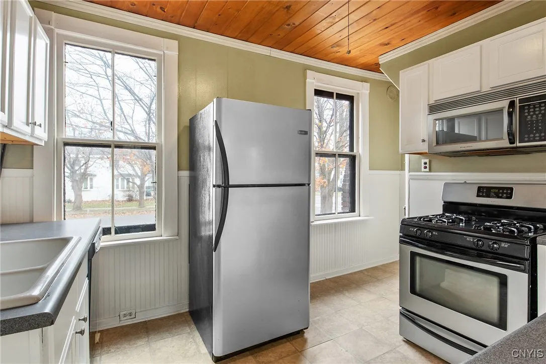 274 West 5th Street, Oswego, New York 13126, Oswego, New York 13126, 3 Bedrooms Bedrooms, 10 Rooms Rooms,1 BathroomBathrooms,Residential,For Sale,274 West 5th Street, Oswego, New York 13126,0,S1649418