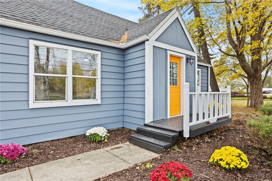 8145 Erie Road, Evans, New York 14006, Evans, New York 14006, 4 Bedrooms Bedrooms, 6 Rooms Rooms,2 BathroomsBathrooms,Residential,For Sale,8145 Erie Road, Evans, New York 14006,0,B1647758
