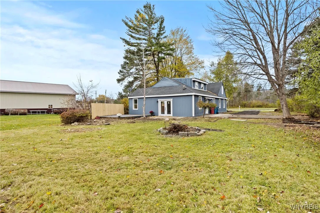 8145 Erie Road, Evans, New York 14006, Evans, New York 14006, 4 Bedrooms Bedrooms, 6 Rooms Rooms,2 BathroomsBathrooms,Residential,For Sale,8145 Erie Road, Evans, New York 14006,0,B1647758