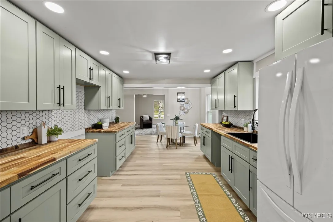 8145 Erie Road, Evans, New York 14006, Evans, New York 14006, 4 Bedrooms Bedrooms, 6 Rooms Rooms,2 BathroomsBathrooms,Residential,For Sale,8145 Erie Road, Evans, New York 14006,0,B1647758