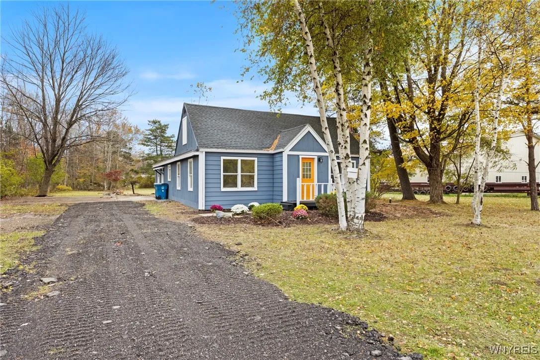 8145 Erie Road, Evans, New York 14006, Evans, New York 14006, 4 Bedrooms Bedrooms, 6 Rooms Rooms,2 BathroomsBathrooms,Residential,For Sale,8145 Erie Road, Evans, New York 14006,0,B1647758