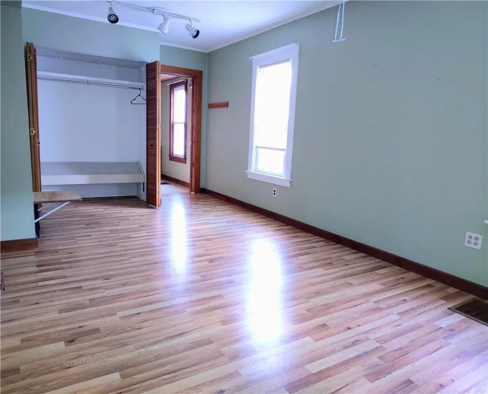 Main bedroom first floor
adjoining full bath