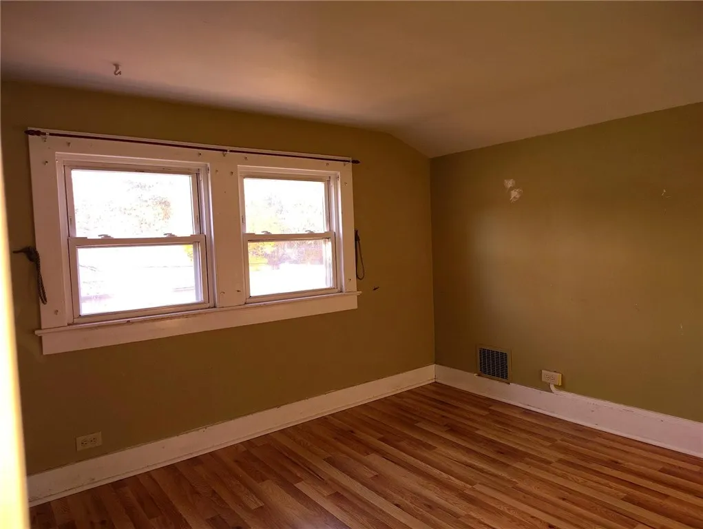 Upstairs bedroom 2