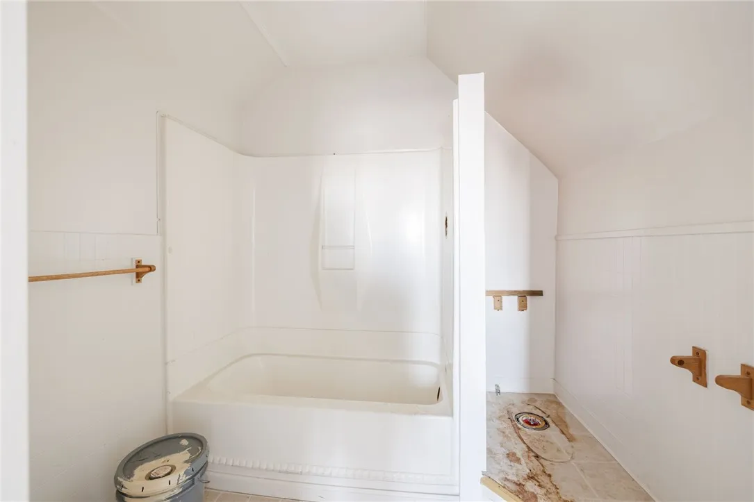 4725 Lake Ave, Rochester, New York 14612, Rochester, New York 14612, 6 Bedrooms Bedrooms, ,4 BathroomsBathrooms,Residential,For Sale,4725 Lake Ave, Rochester, New York 14612,0,R1649514