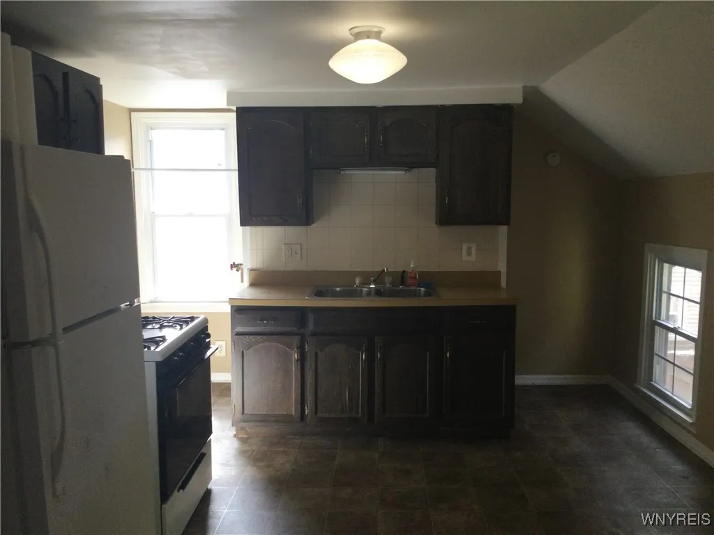 61 York Street, Buffalo, New York 14213, Buffalo, New York 14213, 4 Bedrooms Bedrooms, ,2 BathroomsBathrooms,Residential,For Sale,61 York Street, Buffalo, New York 14213,0,B1649591