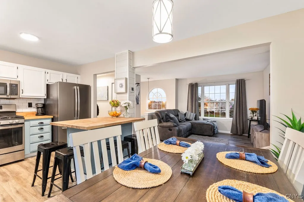 9418 Birch Tree Road, Cicero, New York 13029, Cicero, New York 13029, 3 Bedrooms Bedrooms, 6 Rooms Rooms,2 BathroomsBathrooms,Residential,For Sale,9418 Birch Tree Road, Cicero, New York 13029,0,S1648587