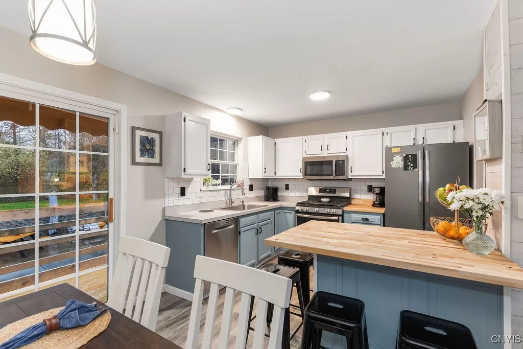 9418 Birch Tree Road, Cicero, New York 13029, Cicero, New York 13029, 3 Bedrooms Bedrooms, 6 Rooms Rooms,2 BathroomsBathrooms,Residential,For Sale,9418 Birch Tree Road, Cicero, New York 13029,0,S1648587