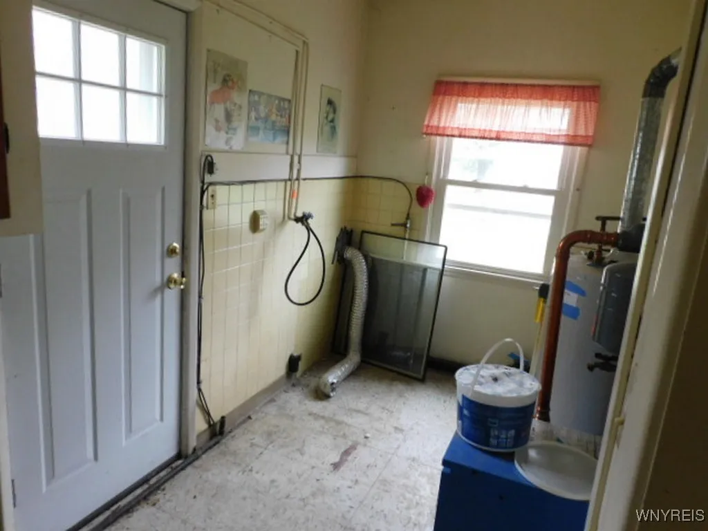 3165 Jordan Drive, Niagara, New York 14304, Niagara, New York 14304, 3 Bedrooms Bedrooms, 6 Rooms Rooms,1 BathroomBathrooms,Residential,For Sale,3165 Jordan Drive, Niagara, New York 14304,0,B1649561