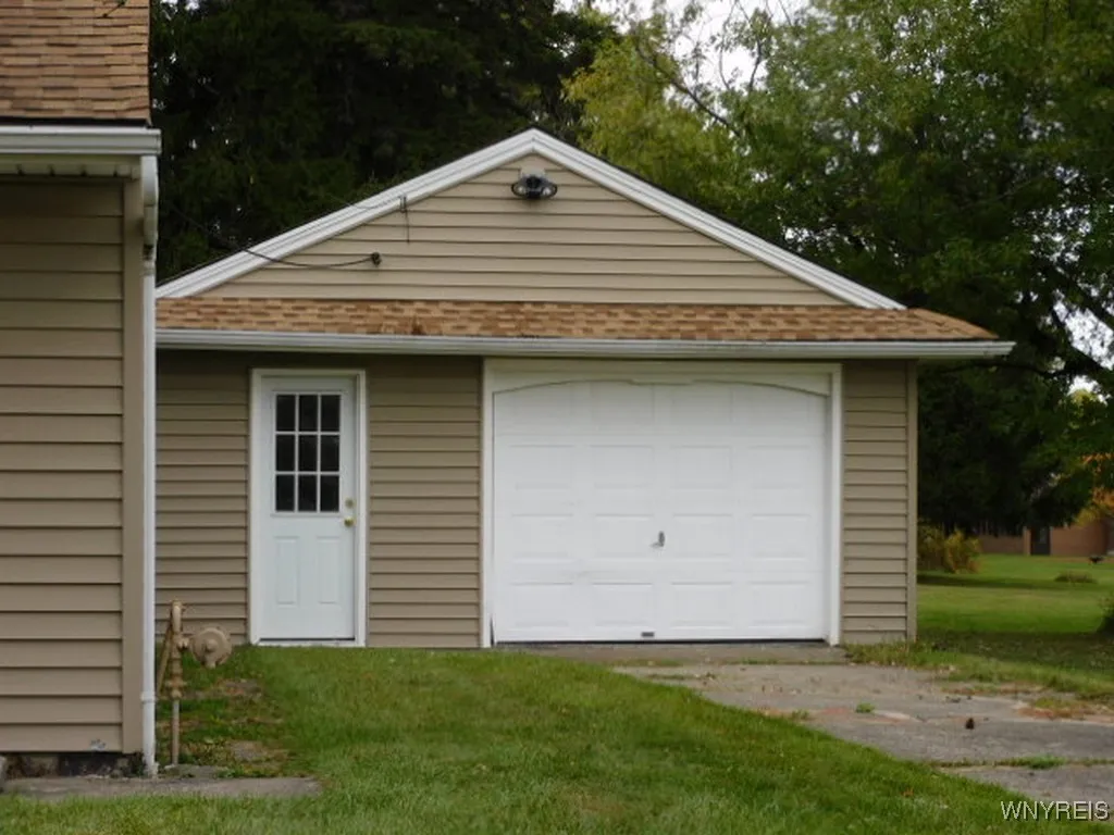 3165 Jordan Drive, Niagara, New York 14304, Niagara, New York 14304, 3 Bedrooms Bedrooms, 6 Rooms Rooms,1 BathroomBathrooms,Residential,For Sale,3165 Jordan Drive, Niagara, New York 14304,0,B1649561