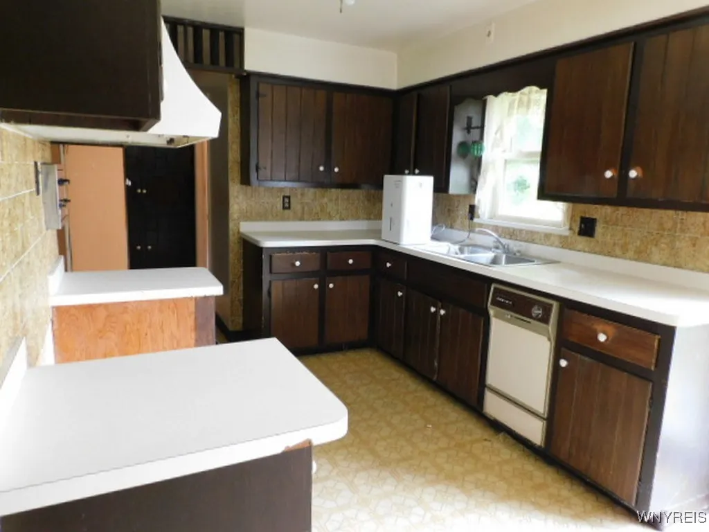 3165 Jordan Drive, Niagara, New York 14304, Niagara, New York 14304, 3 Bedrooms Bedrooms, 6 Rooms Rooms,1 BathroomBathrooms,Residential,For Sale,3165 Jordan Drive, Niagara, New York 14304,0,B1649561