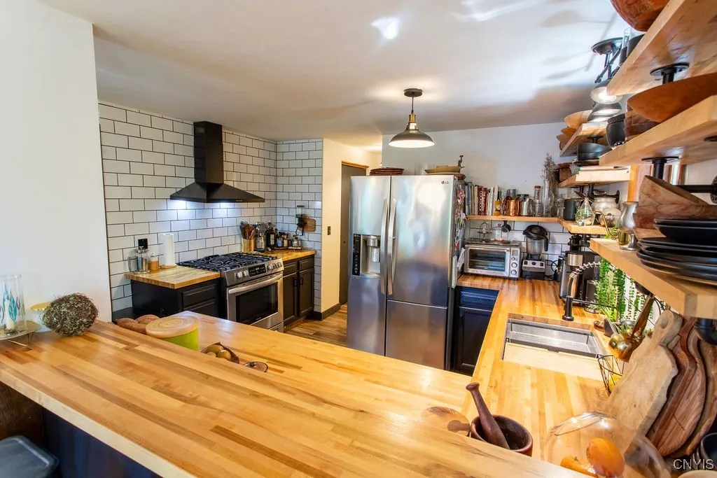 230 Delhi Street, Syracuse, New York 13203, Syracuse, New York 13203, 2 Bedrooms Bedrooms, 5 Rooms Rooms,1 BathroomBathrooms,Residential,For Sale,230 Delhi Street, Syracuse, New York 13203,0,S1646873