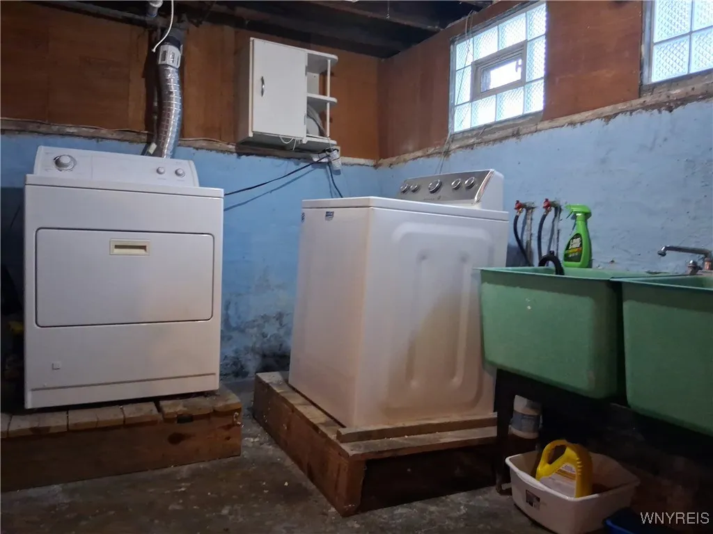 417 Abbott Road, Buffalo, New York 14220, Buffalo, New York 14220, 3 Bedrooms Bedrooms, 6 Rooms Rooms,2 BathroomsBathrooms,Residential,For Sale,417 Abbott Road, Buffalo, New York 14220,0,B1648347