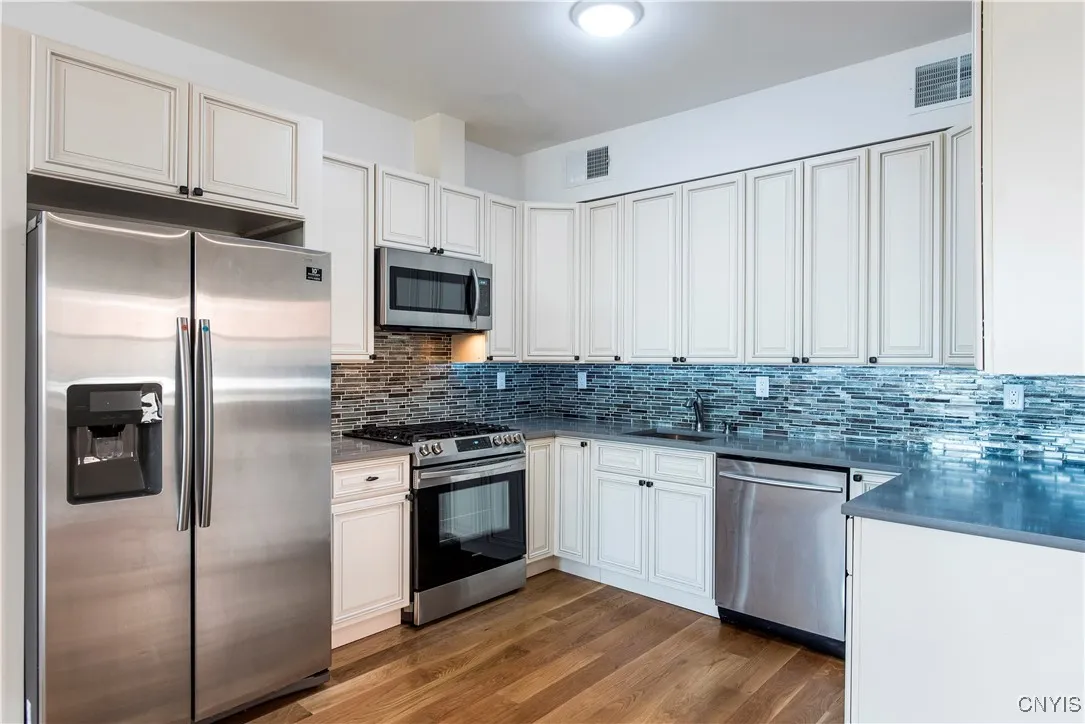 221 Elizabeth Street 2, Utica, New York 13501, Utica, New York 13501, 2 Bedrooms Bedrooms, 5 Rooms Rooms,1 BathroomBathrooms,Residential Lease,For Rent,221 Elizabeth Street 2, Utica, New York 13501,0,S1649580