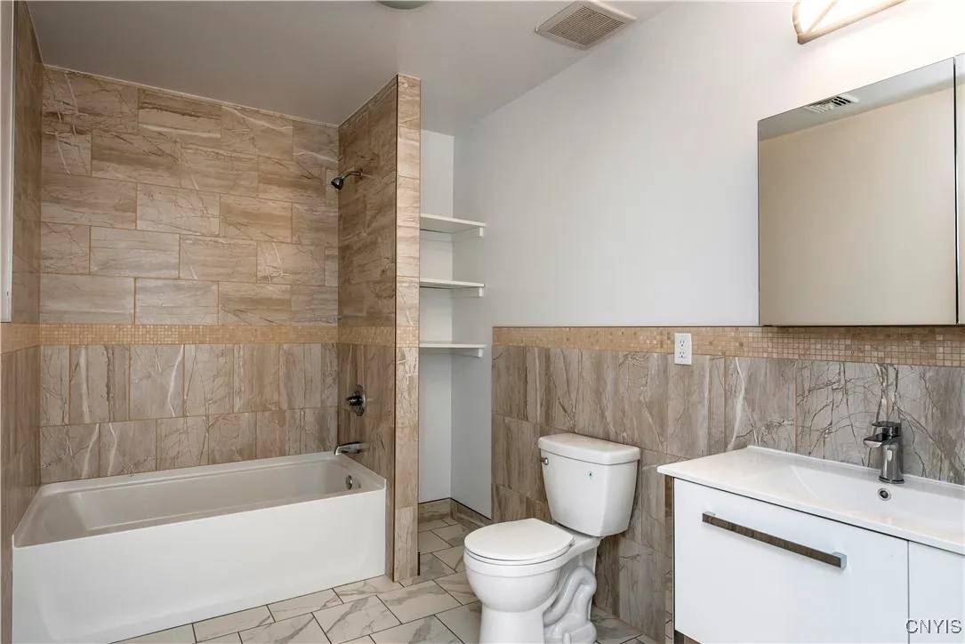 221 Elizabeth Street 2, Utica, New York 13501, Utica, New York 13501, 2 Bedrooms Bedrooms, 5 Rooms Rooms,1 BathroomBathrooms,Residential Lease,For Rent,221 Elizabeth Street 2, Utica, New York 13501,0,S1649580