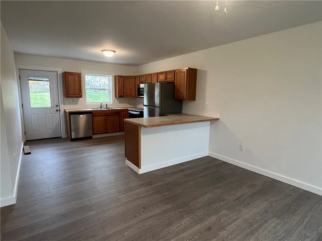 120 Cottage Street A, Auburn, New York 13021, Auburn, New York 13021, 2 Bedrooms Bedrooms, 5 Rooms Rooms,1 BathroomBathrooms,Residential,For Sale,120 Cottage Street A, Auburn, New York 13021,0,R1649619