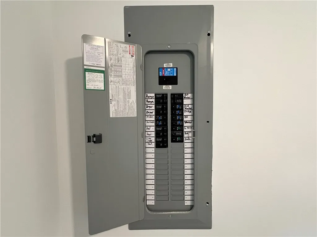 120 Cottage Street A, Auburn, New York 13021, Auburn, New York 13021, 2 Bedrooms Bedrooms, 5 Rooms Rooms,1 BathroomBathrooms,Residential,For Sale,120 Cottage Street A, Auburn, New York 13021,0,R1649619