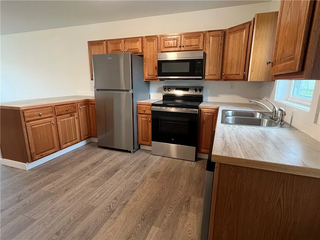 120 Cottage Street B, Auburn, New York 13021, Auburn, New York 13021, 2 Bedrooms Bedrooms, 5 Rooms Rooms,1 BathroomBathrooms,Residential,For Sale,120 Cottage Street B, Auburn, New York 13021,0,R1649620