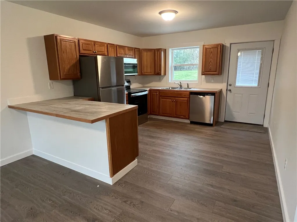 120 Cottage Street B, Auburn, New York 13021, Auburn, New York 13021, 2 Bedrooms Bedrooms, 5 Rooms Rooms,1 BathroomBathrooms,Residential,For Sale,120 Cottage Street B, Auburn, New York 13021,0,R1649620