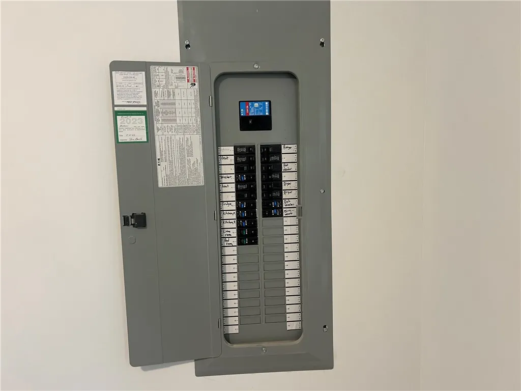 120 Cottage Street B, Auburn, New York 13021, Auburn, New York 13021, 2 Bedrooms Bedrooms, 5 Rooms Rooms,1 BathroomBathrooms,Residential,For Sale,120 Cottage Street B, Auburn, New York 13021,0,R1649620