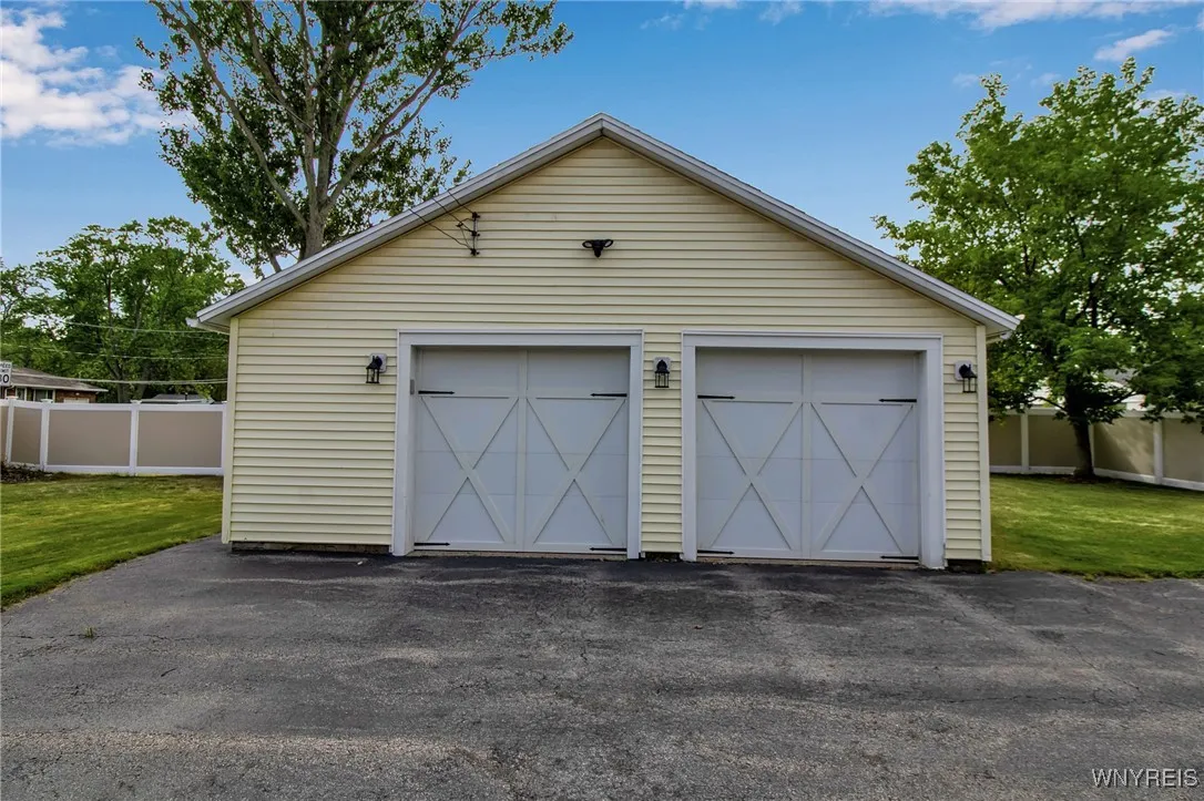 7196 Ward Road, Wheatfield, New York 14120, Wheatfield, New York 14120, 3 Bedrooms Bedrooms, 10 Rooms Rooms,1 BathroomBathrooms,Residential,For Sale,7196 Ward Road, Wheatfield, New York 14120,0,B1649597