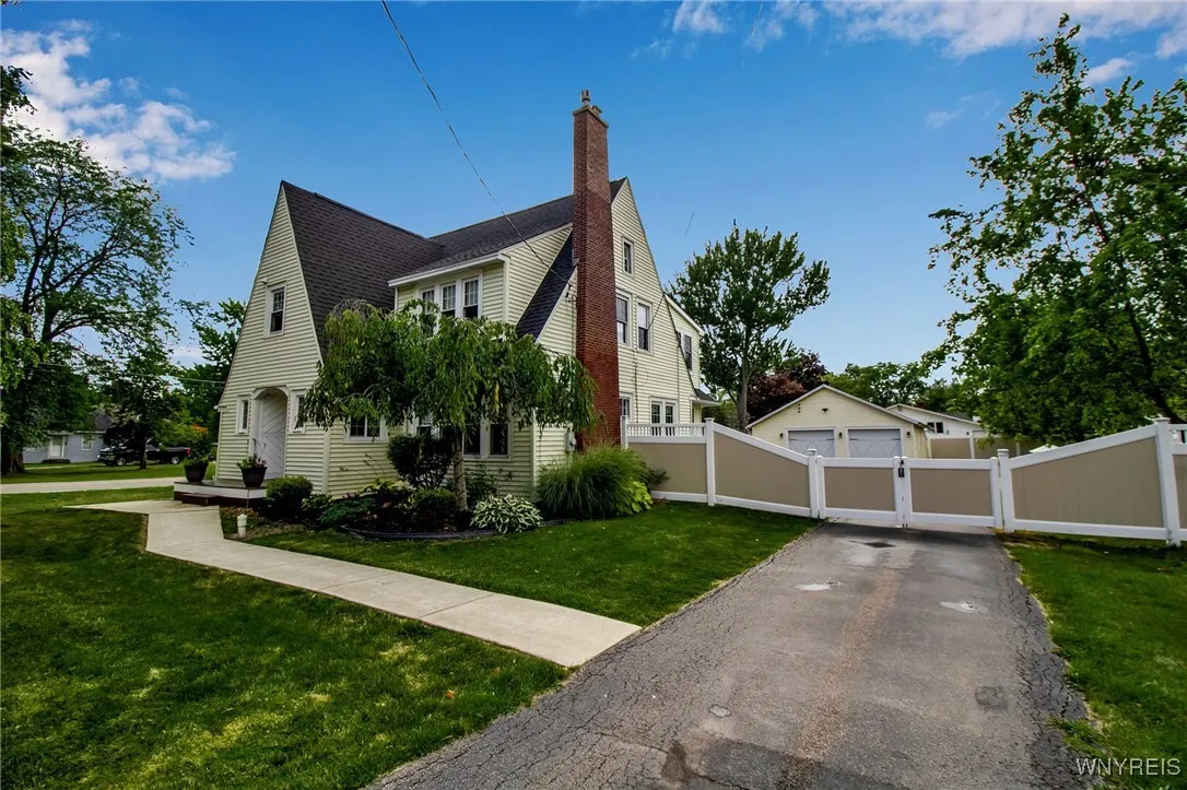 7196 Ward Road, Wheatfield, New York 14120, Wheatfield, New York 14120, 3 Bedrooms Bedrooms, 10 Rooms Rooms,1 BathroomBathrooms,Residential,For Sale,7196 Ward Road, Wheatfield, New York 14120,0,B1649597