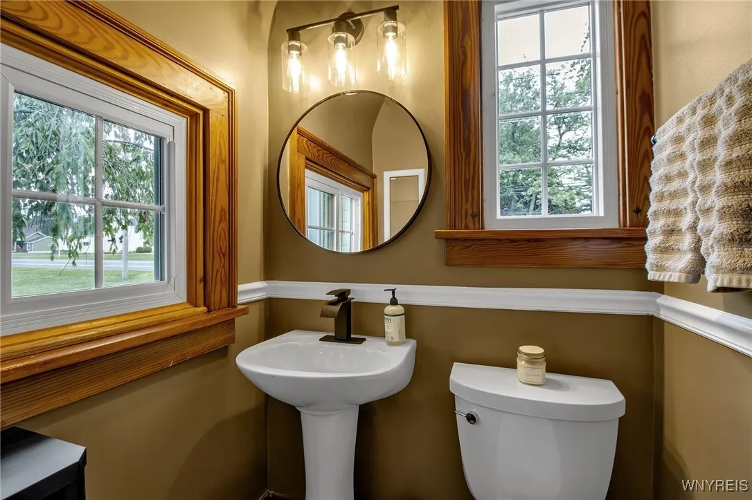 7196 Ward Road, Wheatfield, New York 14120, Wheatfield, New York 14120, 3 Bedrooms Bedrooms, 10 Rooms Rooms,1 BathroomBathrooms,Residential,For Sale,7196 Ward Road, Wheatfield, New York 14120,0,B1649597