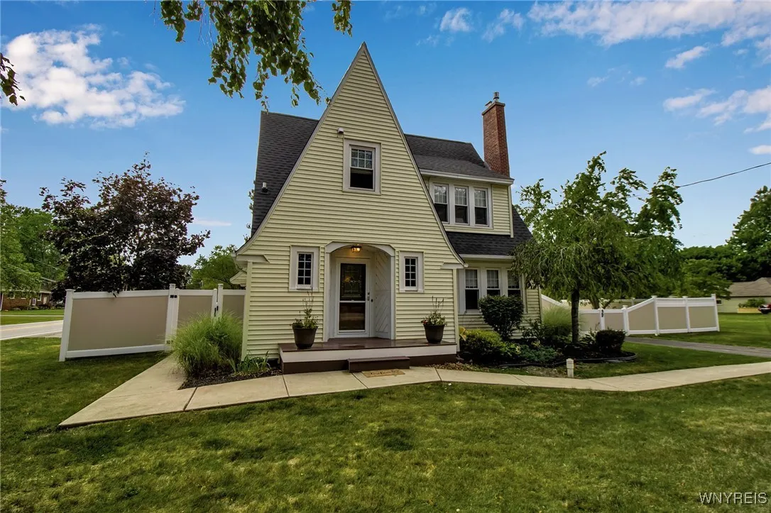 7196 Ward Road, Wheatfield, New York 14120, Wheatfield, New York 14120, 3 Bedrooms Bedrooms, 10 Rooms Rooms,1 BathroomBathrooms,Residential,For Sale,7196 Ward Road, Wheatfield, New York 14120,0,B1649597