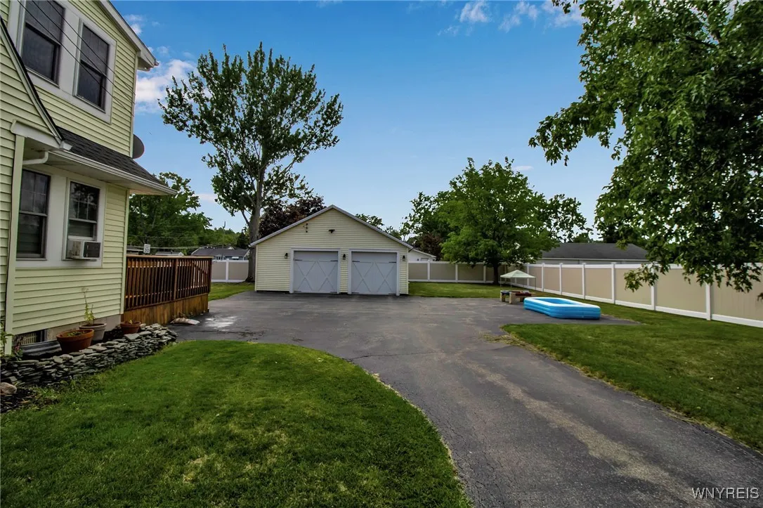 7196 Ward Road, Wheatfield, New York 14120, Wheatfield, New York 14120, 3 Bedrooms Bedrooms, 10 Rooms Rooms,1 BathroomBathrooms,Residential,For Sale,7196 Ward Road, Wheatfield, New York 14120,0,B1649597