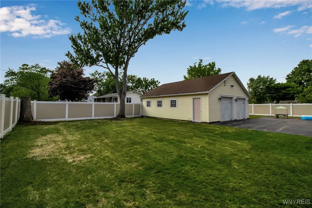 7196 Ward Road, Wheatfield, New York 14120, Wheatfield, New York 14120, 3 Bedrooms Bedrooms, 10 Rooms Rooms,1 BathroomBathrooms,Residential,For Sale,7196 Ward Road, Wheatfield, New York 14120,0,B1649597