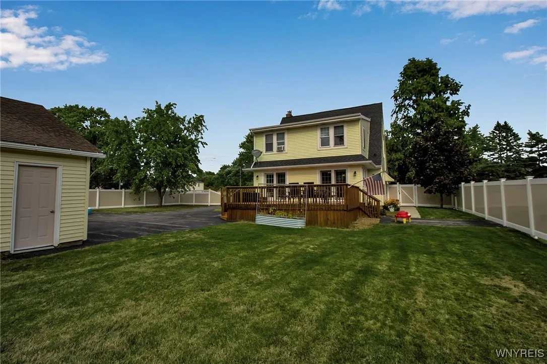 7196 Ward Road, Wheatfield, New York 14120, Wheatfield, New York 14120, 3 Bedrooms Bedrooms, 10 Rooms Rooms,1 BathroomBathrooms,Residential,For Sale,7196 Ward Road, Wheatfield, New York 14120,0,B1649597