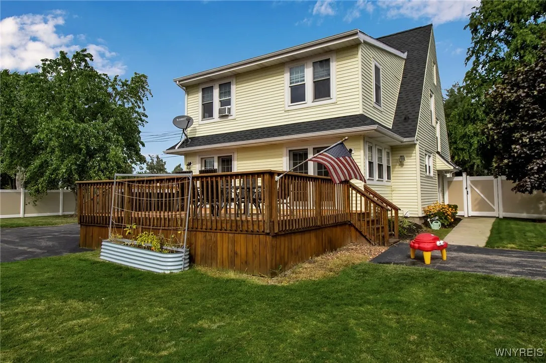 7196 Ward Road, Wheatfield, New York 14120, Wheatfield, New York 14120, 3 Bedrooms Bedrooms, 10 Rooms Rooms,1 BathroomBathrooms,Residential,For Sale,7196 Ward Road, Wheatfield, New York 14120,0,B1649597