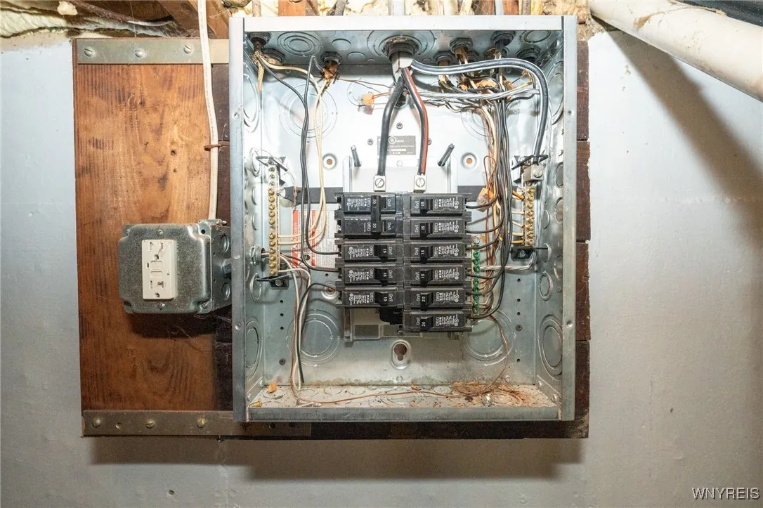 42 Carol Drive, Cheektowaga, New York 14215, Cheektowaga, New York 14215, 3 Bedrooms Bedrooms, 6 Rooms Rooms,1 BathroomBathrooms,Residential,For Sale,42 Carol Drive, Cheektowaga, New York 14215,0,B1649453