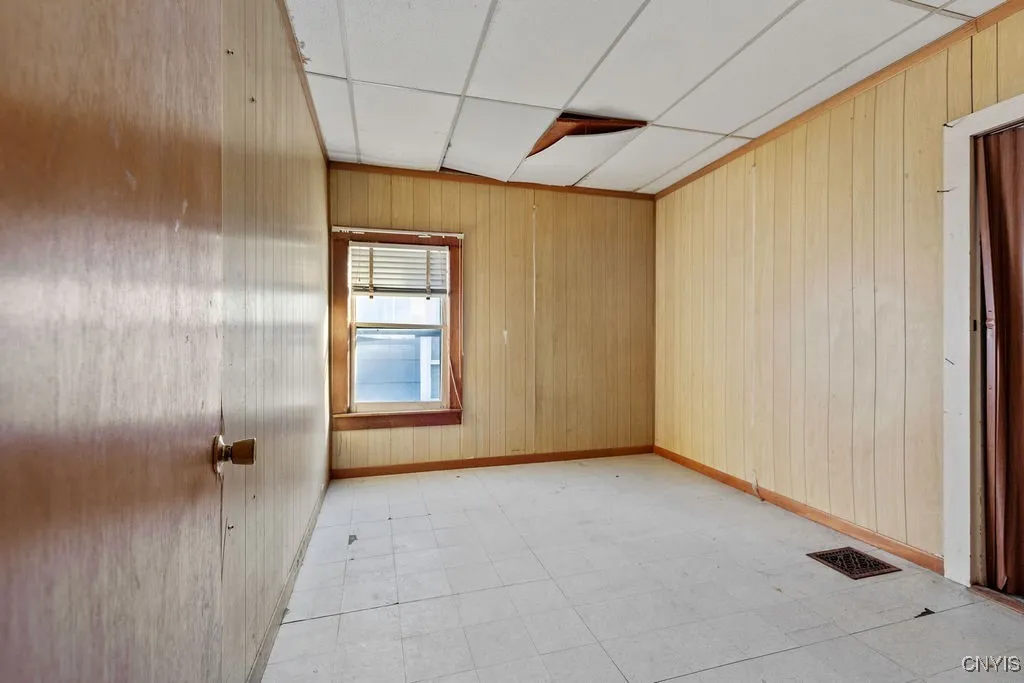 148 West 7th Street, Oswego, New York 13126, Oswego, New York 13126, 6 Bedrooms Bedrooms, 11 Rooms Rooms,2 BathroomsBathrooms,Residential,For Sale,148 West 7th Street, Oswego, New York 13126,0,S1648769