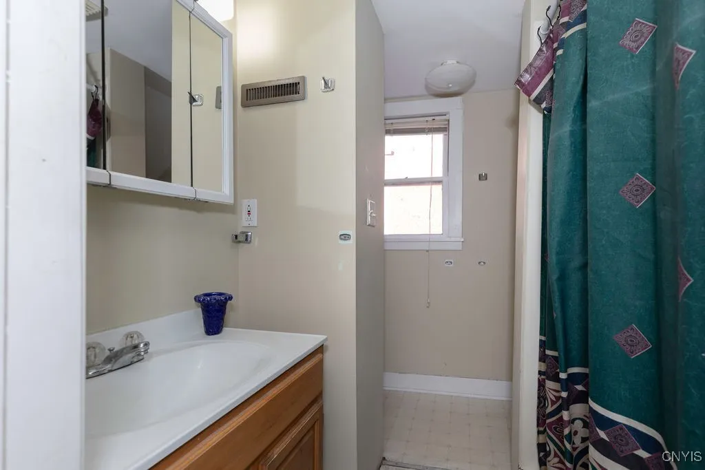 148 West 7th Street, Oswego, New York 13126, Oswego, New York 13126, 6 Bedrooms Bedrooms, 11 Rooms Rooms,2 BathroomsBathrooms,Residential,For Sale,148 West 7th Street, Oswego, New York 13126,0,S1648769