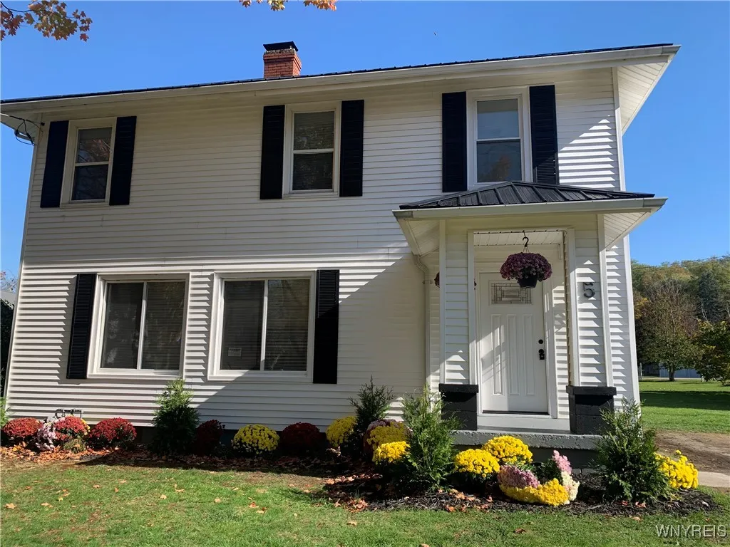 5 Center Street, Hanover, New York 14062, Hanover, New York 14062, 4 Bedrooms Bedrooms, 10 Rooms Rooms,1 BathroomBathrooms,Residential,For Sale,5 Center Street, Hanover, New York 14062,0,B1649369