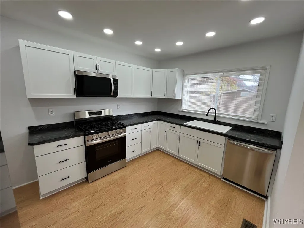 5 Center Street, Hanover, New York 14062, Hanover, New York 14062, 4 Bedrooms Bedrooms, 10 Rooms Rooms,1 BathroomBathrooms,Residential,For Sale,5 Center Street, Hanover, New York 14062,0,B1649369