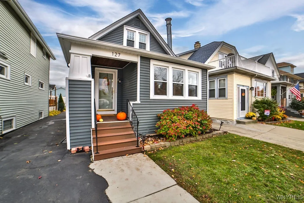 127 Stillwell Avenue, Tonawanda, New York 14217, Tonawanda, New York 14217, 4 Bedrooms Bedrooms, 9 Rooms Rooms,2 BathroomsBathrooms,Residential,For Sale,127 Stillwell Avenue, Tonawanda, New York 14217,0,B1649614