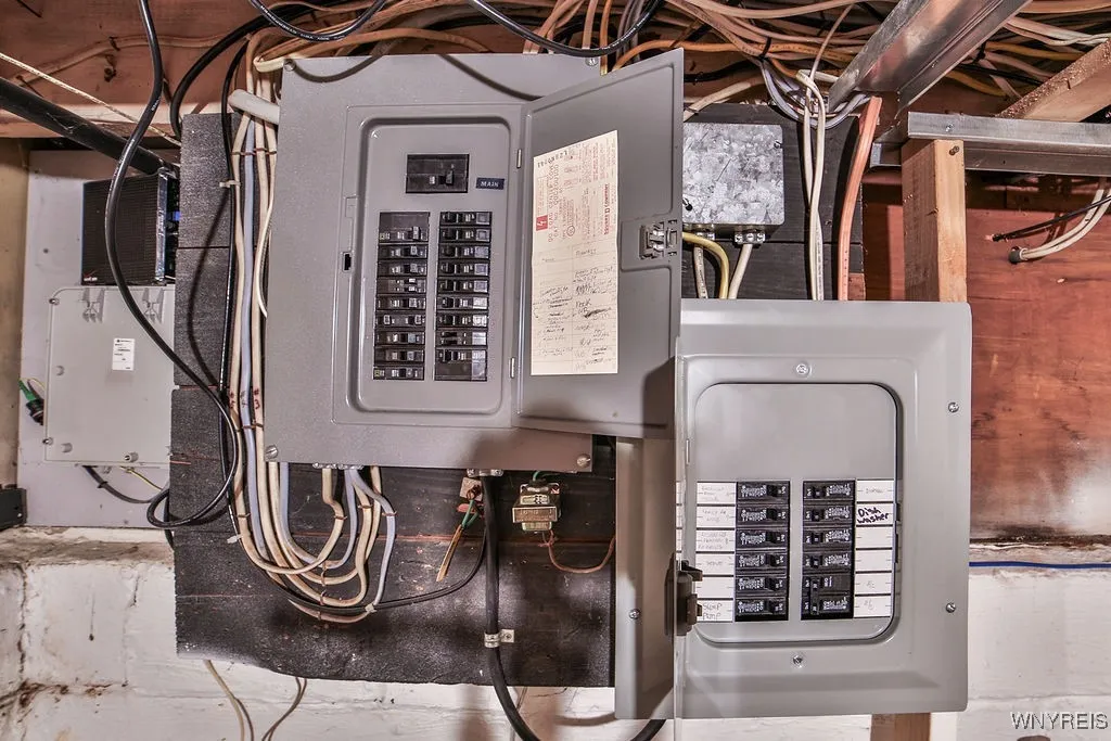 127 Stillwell Avenue, Tonawanda, New York 14217, Tonawanda, New York 14217, 4 Bedrooms Bedrooms, 9 Rooms Rooms,2 BathroomsBathrooms,Residential,For Sale,127 Stillwell Avenue, Tonawanda, New York 14217,0,B1649614