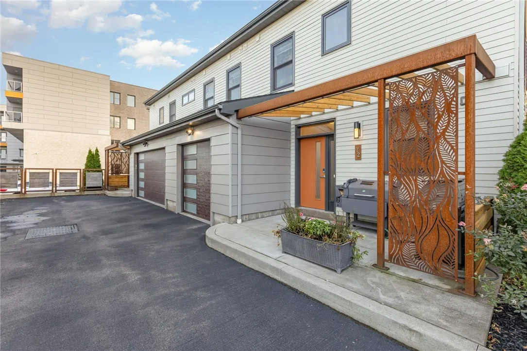 72 Charlotte Street, Rochester, New York 14607, Rochester, New York 14607, 2 Bedrooms Bedrooms, 5 Rooms Rooms,2 BathroomsBathrooms,Residential,For Sale,72 Charlotte Street, Rochester, New York 14607,0,R1649084