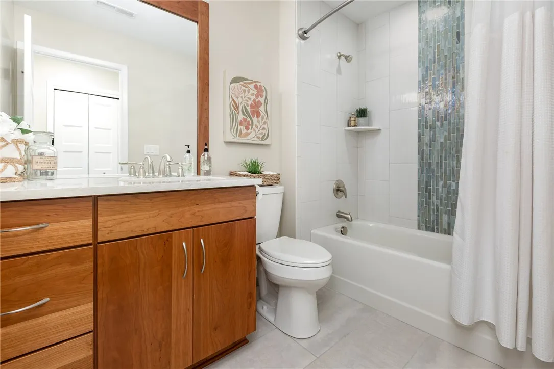 72 Charlotte Street, Rochester, New York 14607, Rochester, New York 14607, 2 Bedrooms Bedrooms, 5 Rooms Rooms,2 BathroomsBathrooms,Residential,For Sale,72 Charlotte Street, Rochester, New York 14607,0,R1649084