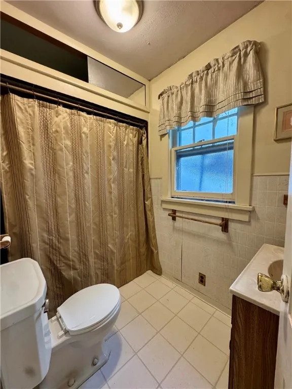 228 Westchester Avenue, Irondequoit, New York 1460, Irondequoit, New York 14609, 3 Bedrooms Bedrooms, 10 Rooms Rooms,2 BathroomsBathrooms,Residential,For Sale,228 Westchester Avenue, Irondequoit, New York 1460,0,R1649637