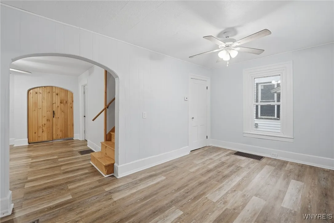 Bright open 1st floor