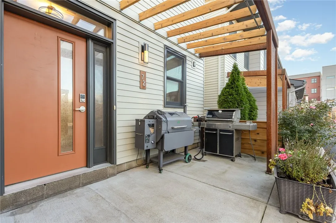 72 Charlotte Street, Rochester, New York 14607, Rochester, New York 14607, 2 Bedrooms Bedrooms, 5 Rooms Rooms,2 BathroomsBathrooms,Residential,For Sale,72 Charlotte Street, Rochester, New York 14607,0,R1649472