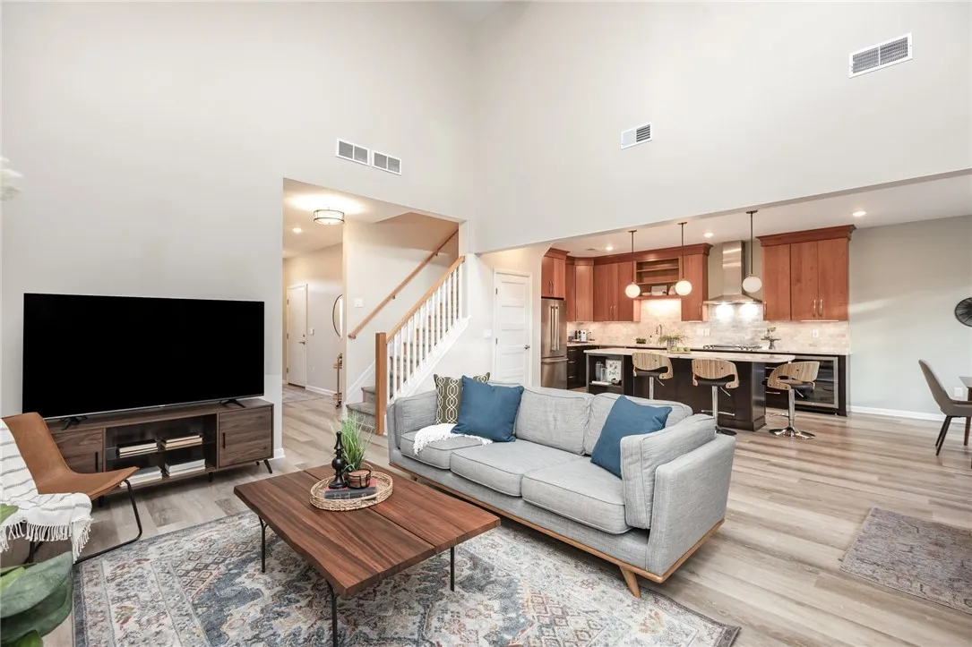 72 Charlotte Street, Rochester, New York 14607, Rochester, New York 14607, 2 Bedrooms Bedrooms, 5 Rooms Rooms,2 BathroomsBathrooms,Residential,For Sale,72 Charlotte Street, Rochester, New York 14607,0,R1649472