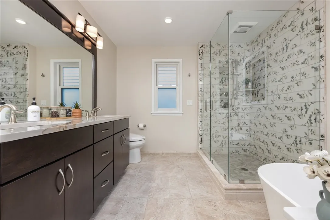 72 Charlotte Street, Rochester, New York 14607, Rochester, New York 14607, 2 Bedrooms Bedrooms, 5 Rooms Rooms,2 BathroomsBathrooms,Residential,For Sale,72 Charlotte Street, Rochester, New York 14607,0,R1649472